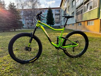Used Giant Trance 2 2019 2019 Mountainbike, Green, 27.5 — image 2 of 26