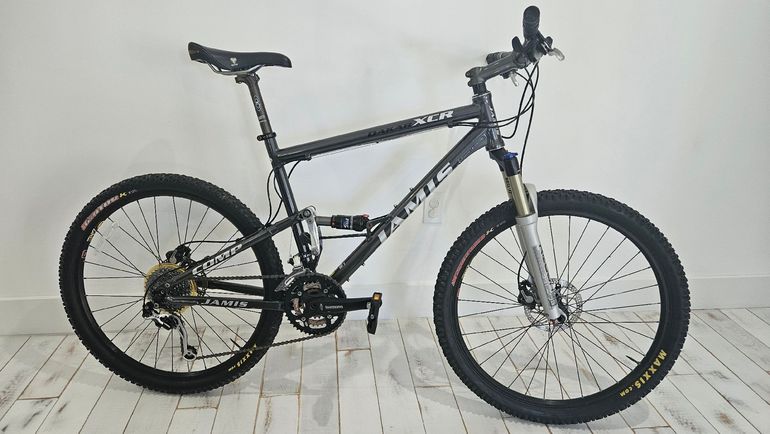 Used Jamis Dakar Shimano Deore XT 2010 Mountainbike, Light Gray — image 1 of 6