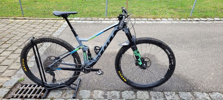 Used Scott Spark 710 Plus 2017 2017 Mountainbike, Hellgrau, 27.5 — image 1 of 13