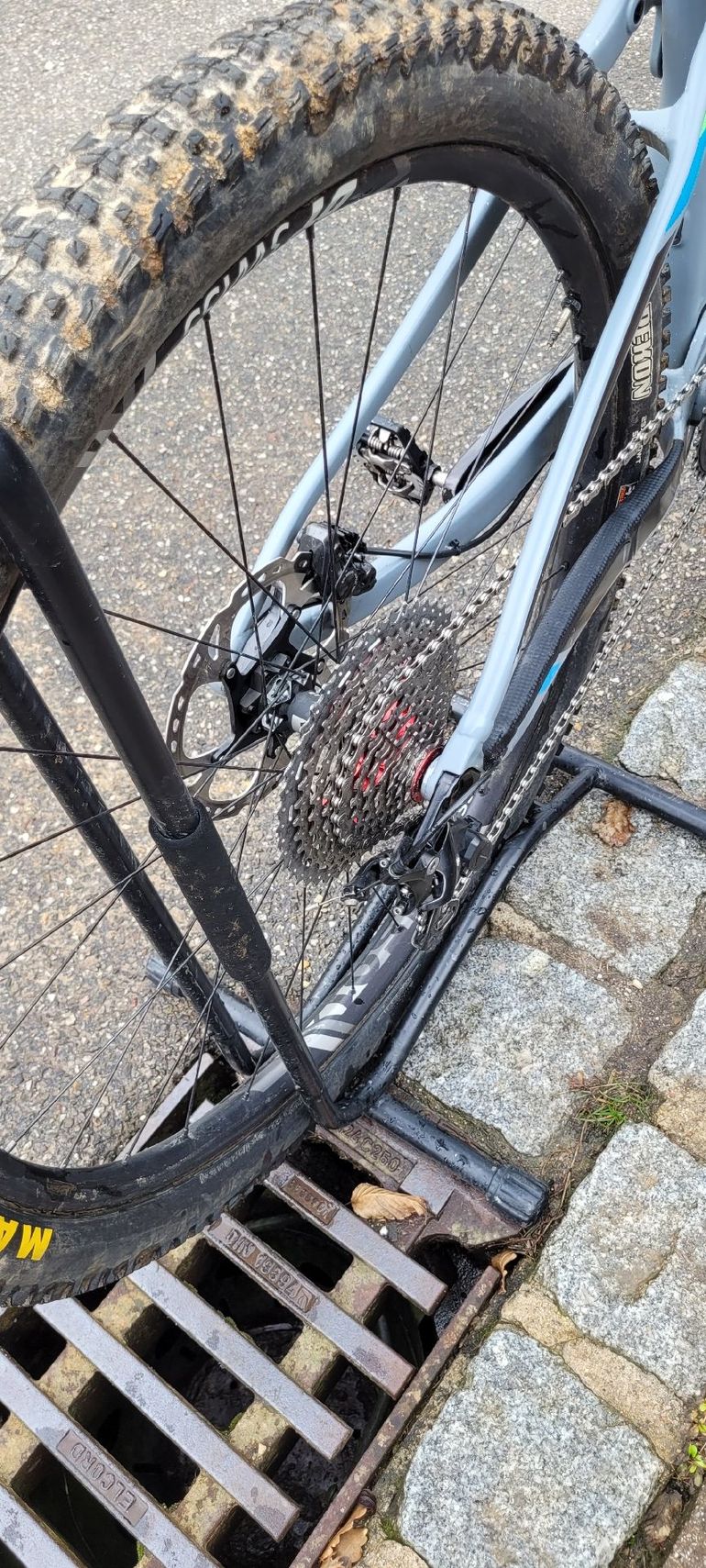 Used Scott Spark 710 Plus 2017 2017 Mountainbike, Hellgrau, 27.5 — image 6 of 13
