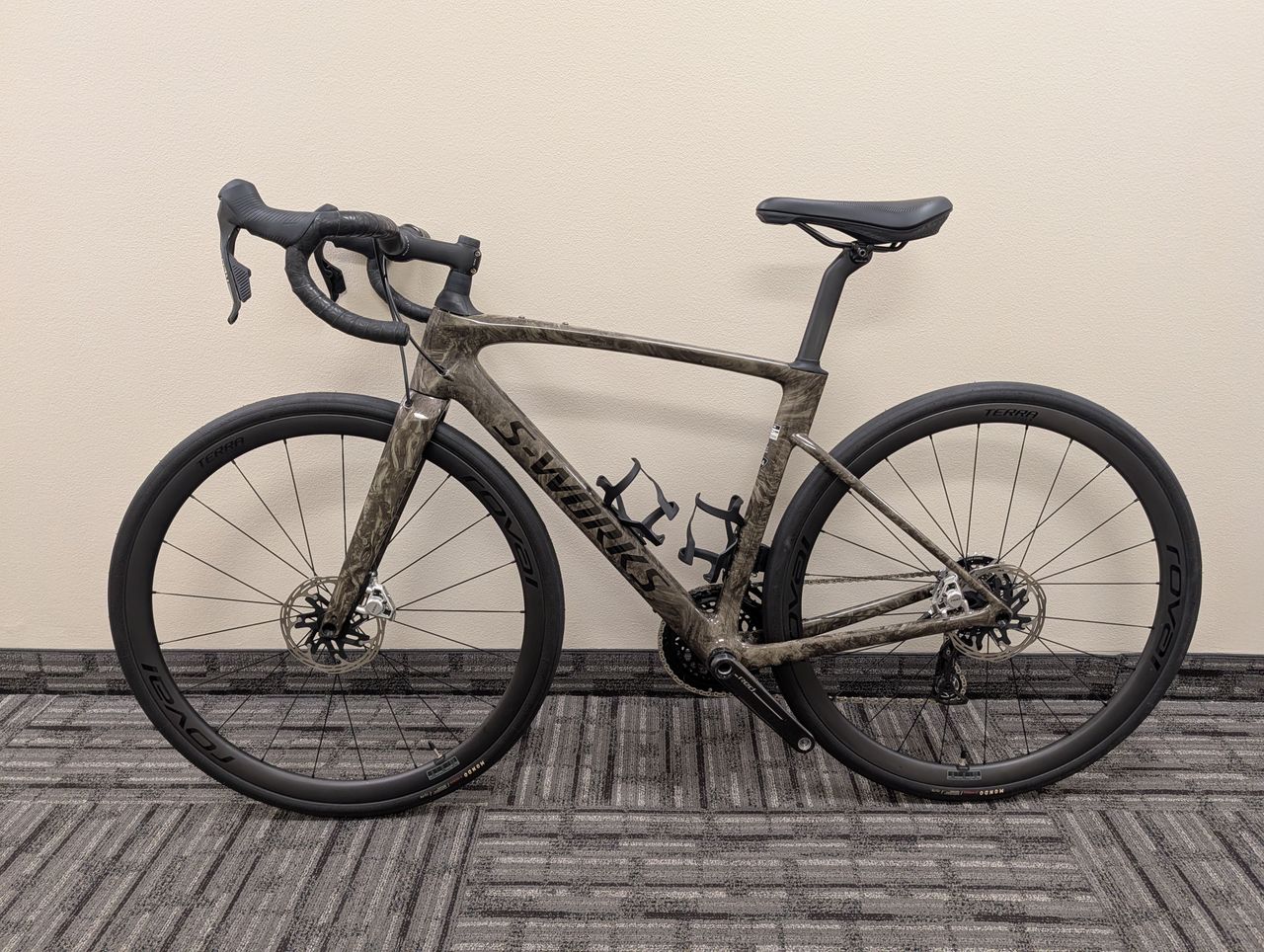 Specialized S-Works Roubaix SL8 – SRAM RED AXS 2025