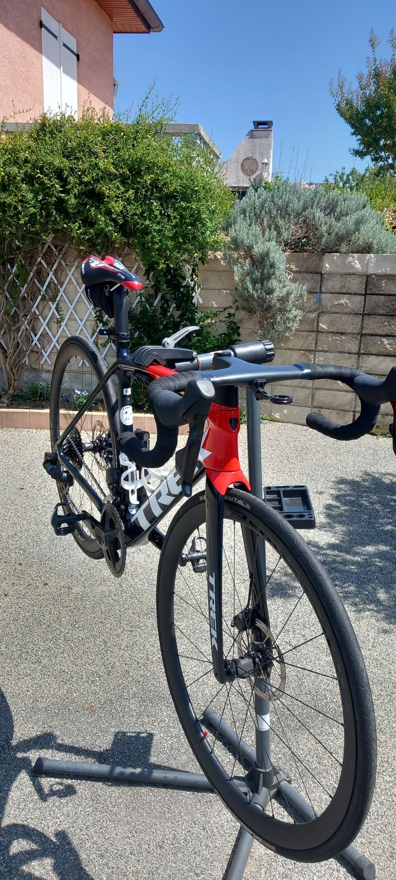 Used Trek Émonda SLR 6 eTap 2022 2022 Road & Gravel — image 1 of 4