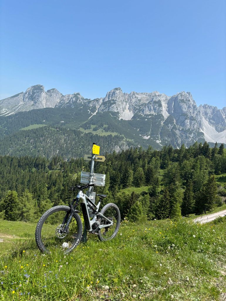Used Cannondale Moterra Neo 3 2023 2023 Mountainbike, Grigio chiaro — image 3 of 6