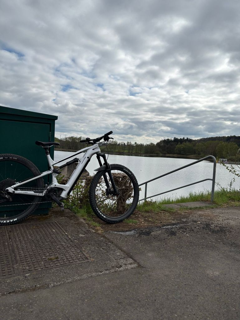 Used Cannondale Moterra Neo 3 2023 2023 Mountainbike, Grigio chiaro — image 5 of 6