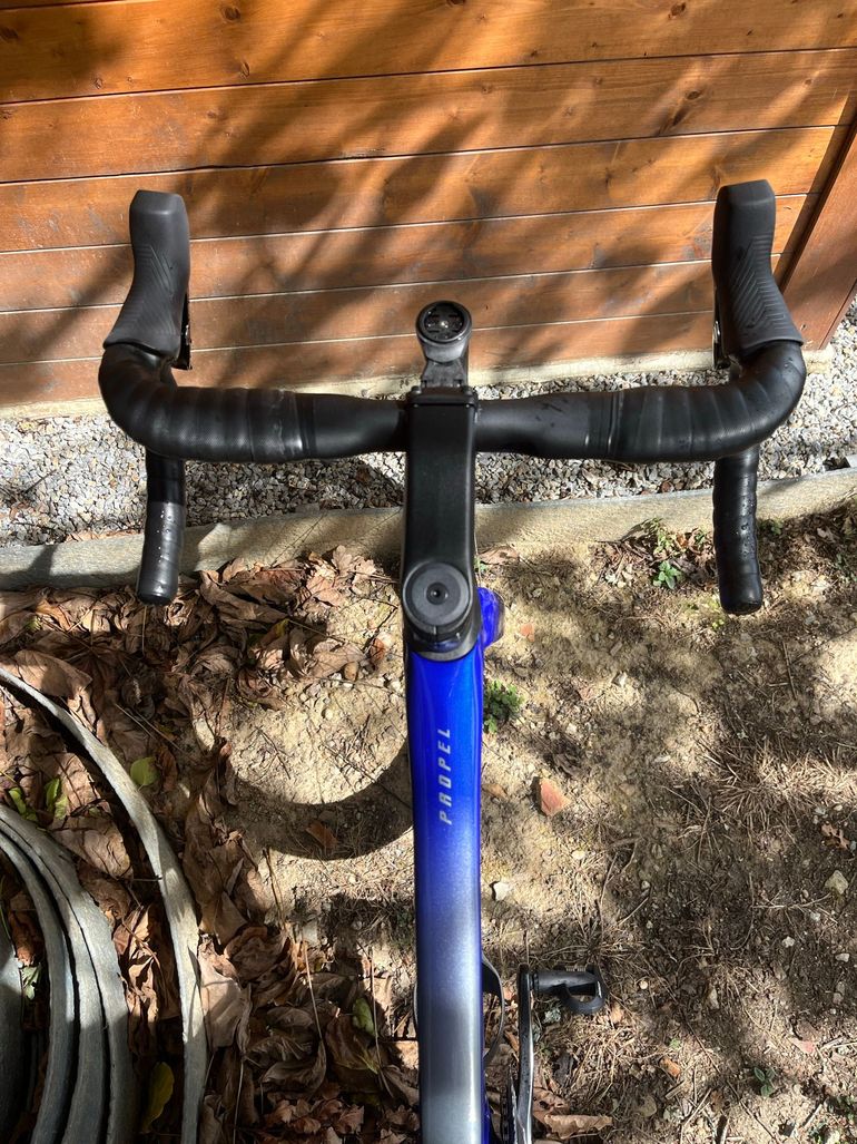 Used Giant Propel Advanced 1 2024 2024 Road & Gravel, Azul — image 5 of 7
