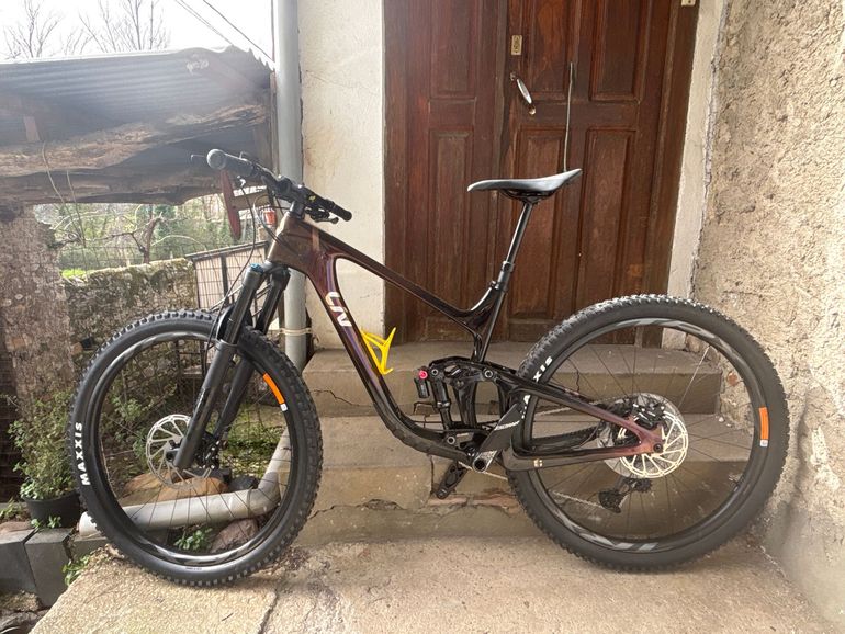 Used Advanced Advanced Custom SRAM Force eTap AXS 2025 Mountainbike — image 1 of 4