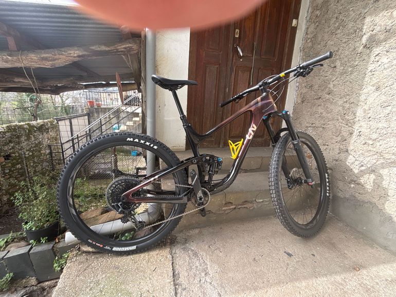 Used Advanced Advanced Custom SRAM Force eTap AXS 2025 Mountainbike — image 2 of 4