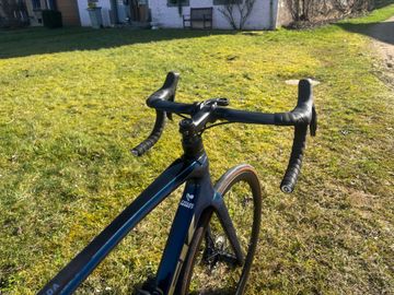 Trek Émonda SL 7 2024 2024 Road & Gravel usato, Blu — immagine 6 di 6