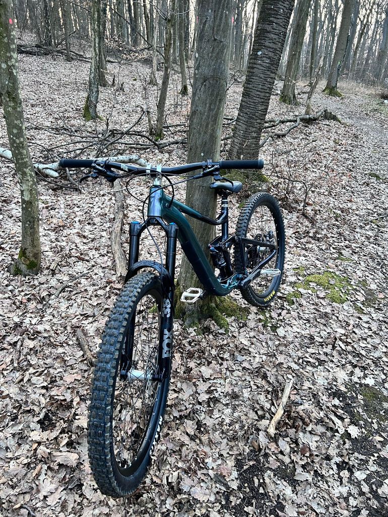 Used Giant Reign 1 2024 2024 Mountainbike, Black, 29 — image 1 of 4