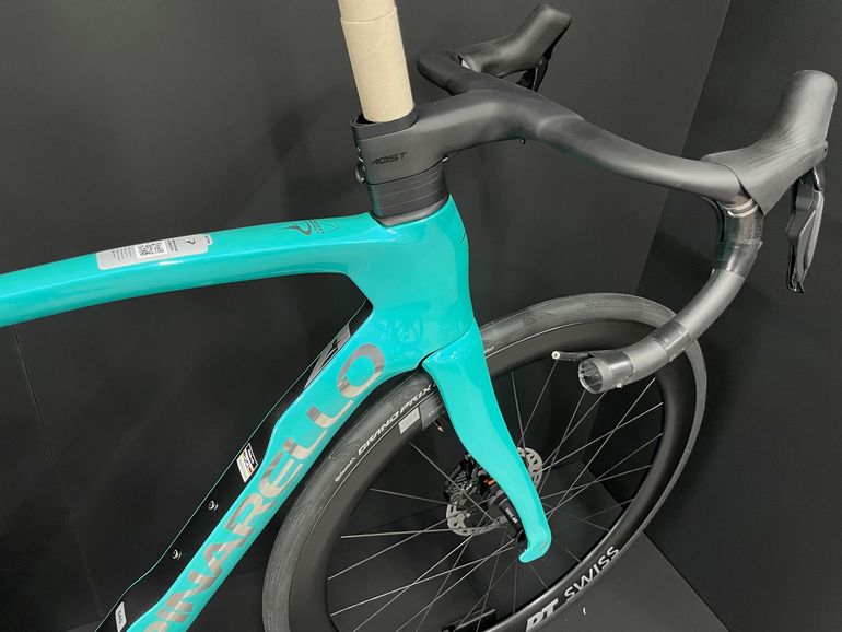 Used Pinarello DOGMA F LUXTER TURQUOISE 54 2026 Road & Gravel, Schwarz — image 3 of 5