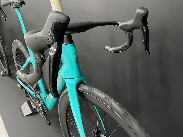 Used Pinarello DOGMA F LUXTER TURQUOISE 54 2026 Road & Gravel, Schwarz — image 4 of 5
