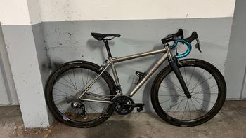 Léon, Léon Custom SRAM Red eTap