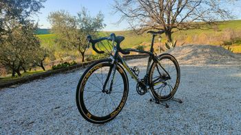 Used Specialized Tarmac Shimano Ultegra 2010 Road & Gravel, Black — image 1 of 10