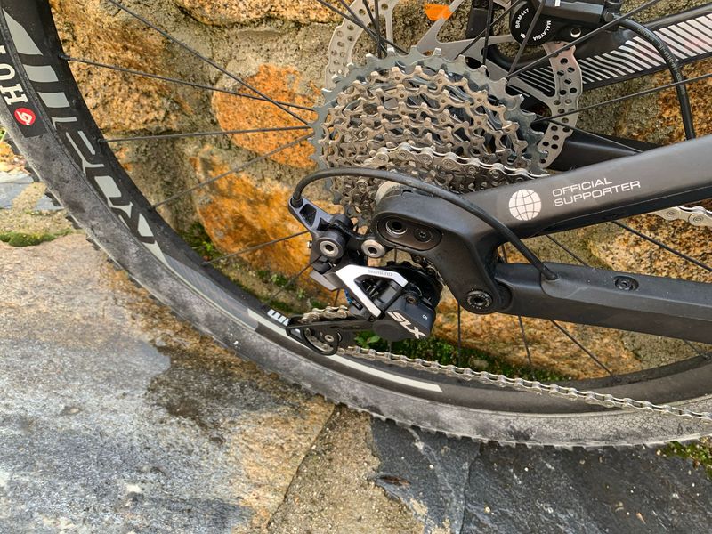 Used Canyon Strive Shimano Deore XT 2018 Mountainbike, Black — image 6 of 9