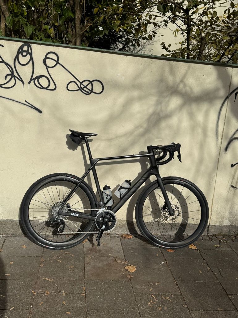 Used Canyon Endurace CF 7 eTap 2022 2022 Road & Gravel, Schwarz — image 1 of 9