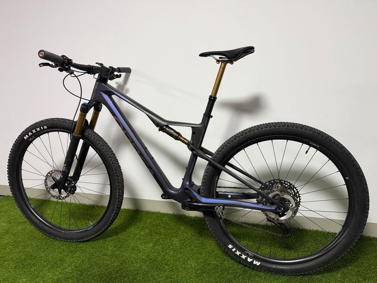 Used Orbea OIZ M-PRO 2024 2024 Mountainbike, Blue, 29 — image 3 of 3