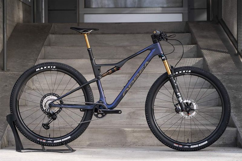 Orbea OIZ M-PRO 2024 2024 Mountainbike usato, Blu — immagine 2 di 3