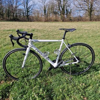 Origine, Origine Axxome II 350 Taille M Couleur Blanc Cadre Carbone Groupe Ultegra R 8000 Roues Fulcrum Racing Zero Selle Italia Lite Titane Année 2023