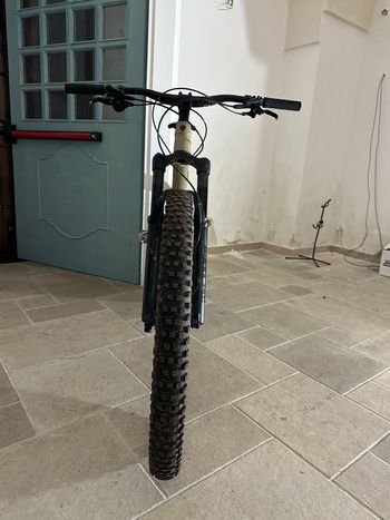 Used Trek Roscoe 9 2023 2023 Mountainbike, Black, 29 — image 7 of 15