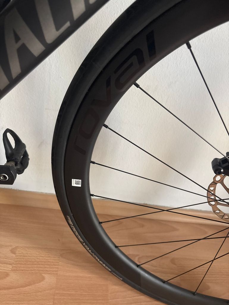 Used Specialized Tarmac Shimano 105 Di2 2023 Road & Gravel, Black — image 4 of 5