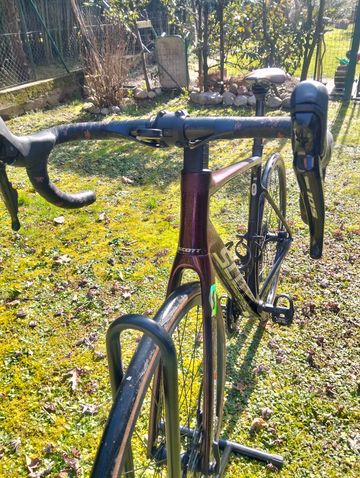 Used Scott Addict 30 2022 2022 Road & Gravel, Red — image 8 of 10