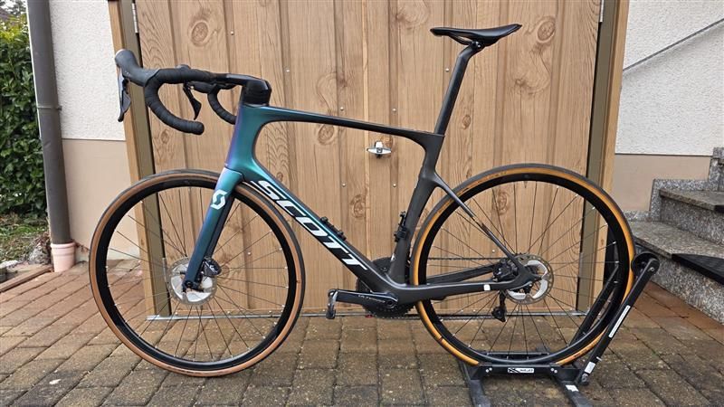 Used Scott Foil 30 2021 2021 Road & Gravel, Green — image 1 of 7