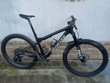 Brugt Specialized Epic World Cup Expert - SRAM GX AXS, RockShox Select+ 2024 2024 MTB
