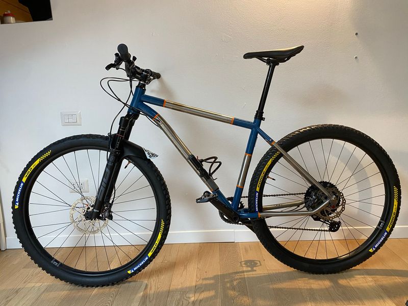 Gebrauchtes Mtb in titanio Custom Shimano Deore 2023 Mountainbike, Hellgrau — Bild 2 von 5