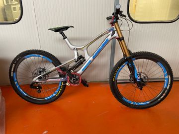 Used Santa Cruz V10 Other SRAM 2013 Mountainbike, Light Gray — image 2 of 7