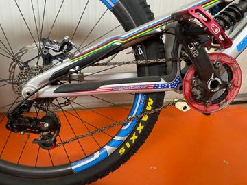 Used Santa Cruz V10 Other SRAM 2013 Mountainbike, Light Gray — image 3 of 7