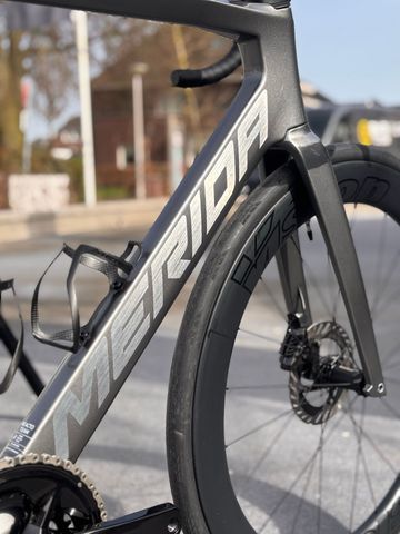 Used Merida Reacto Shimano Dura Ace Di2 2025 Road & Gravel, Light Gray — image 4 of 6