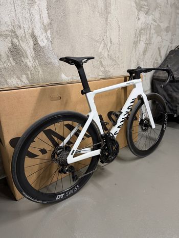 Used Canyon Aeroad CF SLX 9 Di2 2025 2025 Road & Gravel, Blanco — image 4 of 9
