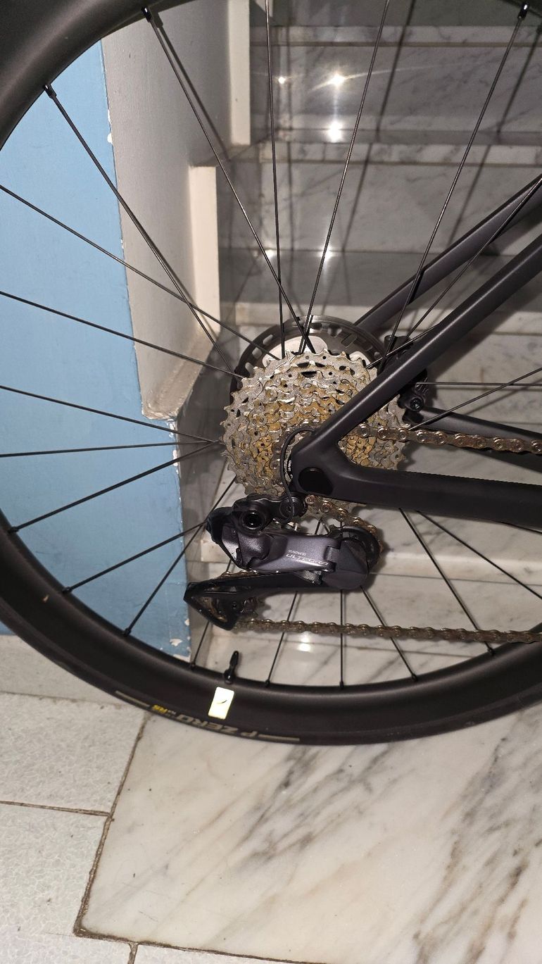 Used Colnago V4Rs Disc Ultegra Di2 8100 w/Fulcrum Racing Wind 400 Wheels 2024 2024 Road & Gravel, Black — image 38 of 42