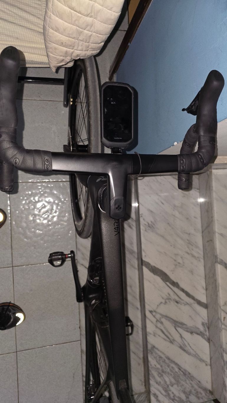 Used Colnago V4Rs Disc Ultegra Di2 8100 w/Fulcrum Racing Wind 400 Wheels 2024 2024 Road & Gravel, Black — image 39 of 42