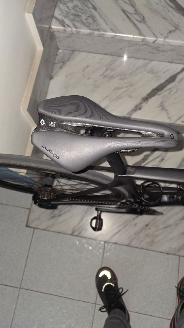 Used Colnago V4Rs Disc Ultegra Di2 8100 w/Fulcrum Racing Wind 400 Wheels 2024 2024 Road & Gravel, Black — image 21 of 42