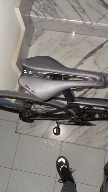Used Colnago V4Rs Disc Ultegra Di2 8100 w/Fulcrum Racing Wind 400 Wheels 2024 2024 Road & Gravel, Black — image 30 of 42