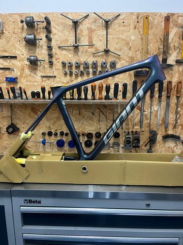 Brugt Giant TCR Advanced Pro Disc 0 Di2 2024 Frameset 2024 Road & Gravel — billede 1 af 3