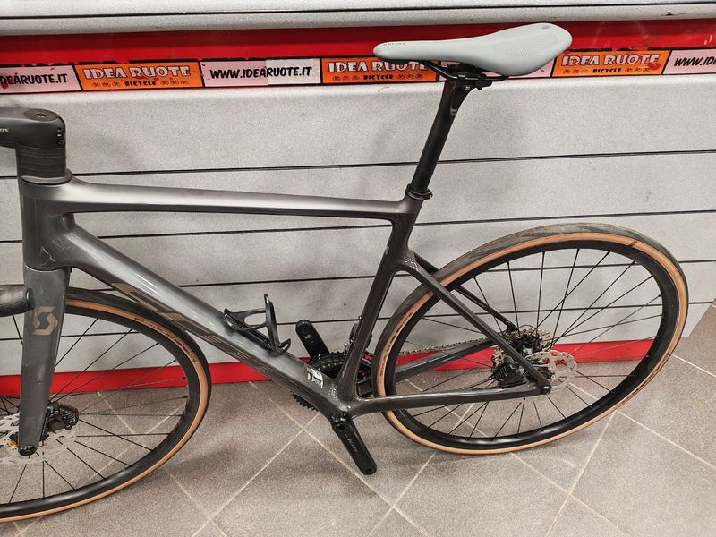 Scott Addict 20 2024 2024 Road & Gravel d'occasion — image 9 sur 10