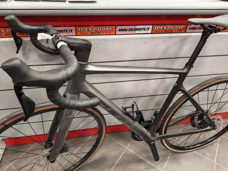 Scott Addict 20 2024 2024 Road & Gravel d'occasion — image 10 sur 10