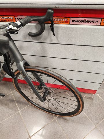 Scott Addict 20 2024 2024 Road & Gravel d'occasion — image 2 sur 10