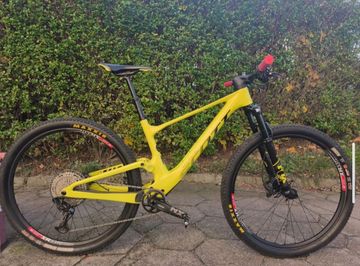 Used Scott Spark RC Comp 2022 2022 Mountainbike, Orange, 29 — image 1 of 12
