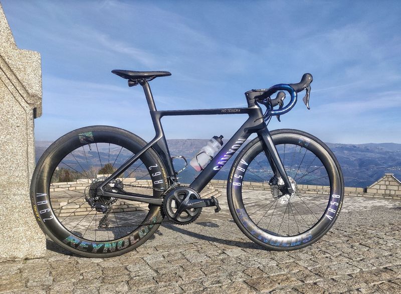 Canyon Aeroad CF SL Disc 8.0 2019 2019 Road & Gravel usato, Nero — immagine 1 di 6