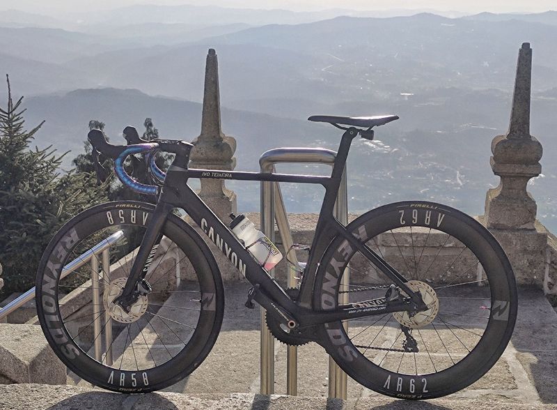 Canyon Aeroad CF SL Disc 8.0 2019 2019 Road & Gravel usato, Nero — immagine 2 di 6