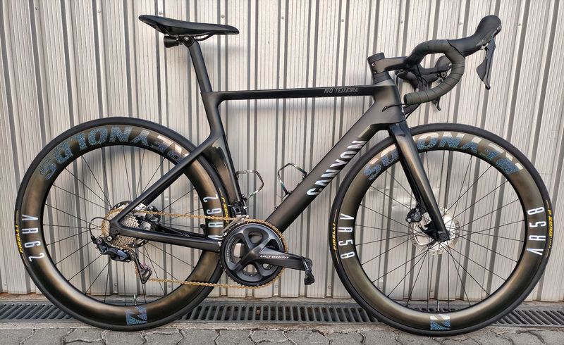 Canyon Aeroad CF SL Disc 8.0 2019 2019 Road & Gravel usato, Nero — immagine 3 di 6