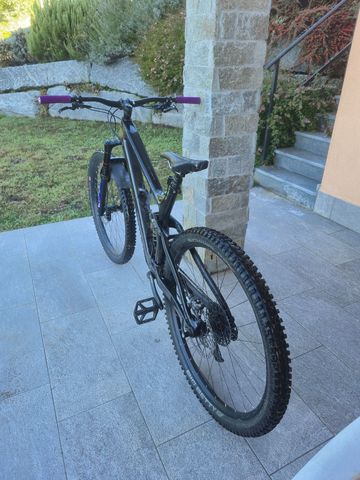 Used Trek Slash 9.8 2019 2019 Mountainbike, Black, 29 — image 3 of 4