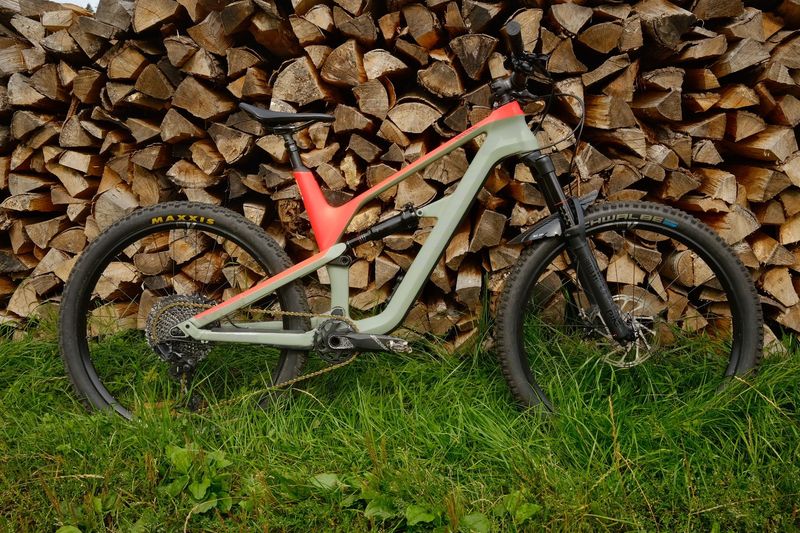 Used Canyon Spectral CF 8.0 2018 2018 Mountainbike, Orange, 27.5 — image 1 of 19