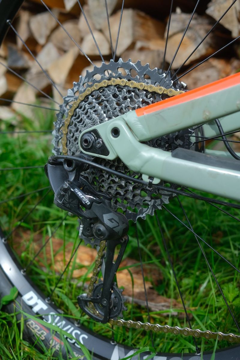Used Canyon Spectral CF 8.0 2018 2018 Mountainbike, Orange, 27.5 — image 6 of 19