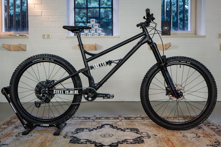 Used Production Privée Shan Shimano Deore 2023 Mountainbike, Schwarz — image 1 of 10