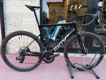 BMC, Teammachine SRAM Rival eTap AXS