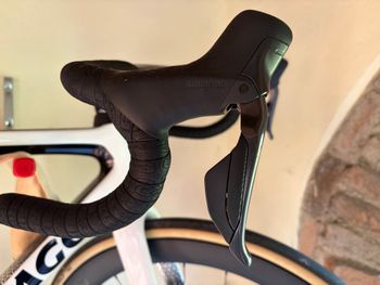Used Colnago V3 Shimano Ultegra 2024 Road & Gravel — image 6 of 8
